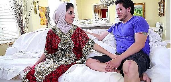  Dagfs - Arabic Chick Nadia Ali Tastes White Cock